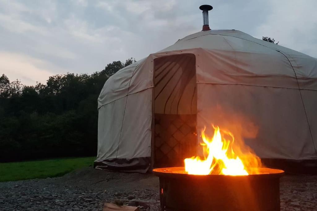 Bronfelen Yurt Hotel Cynghordy Eksteriør billede