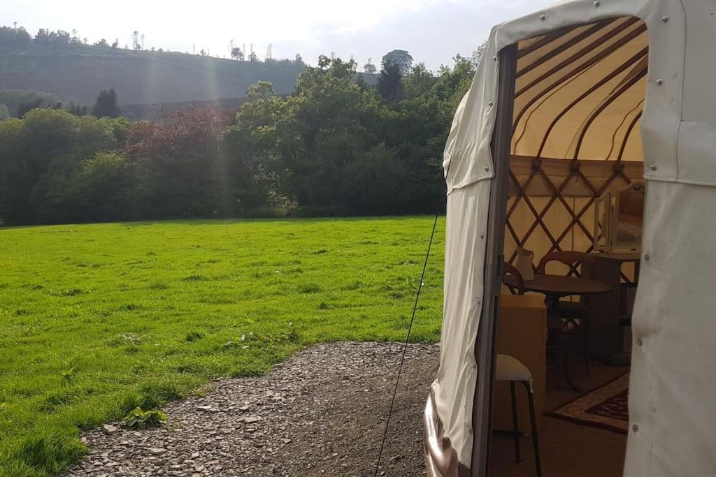 Bronfelen Yurt Hotel Cynghordy Eksteriør billede