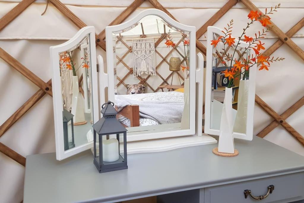 Bronfelen Yurt Hotel Cynghordy Eksteriør billede