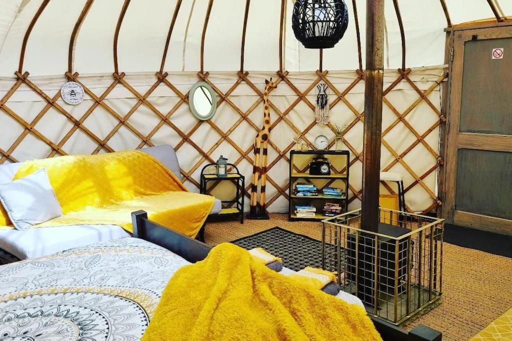 Bronfelen Yurt Hotel Cynghordy Eksteriør billede