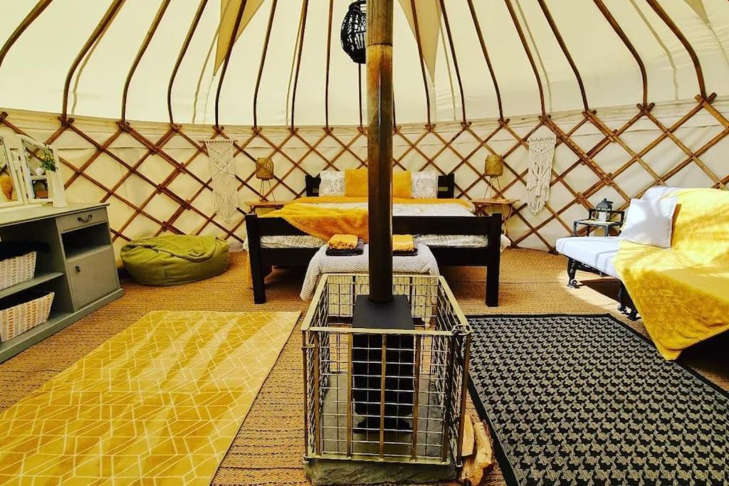 Bronfelen Yurt Hotel Cynghordy Eksteriør billede