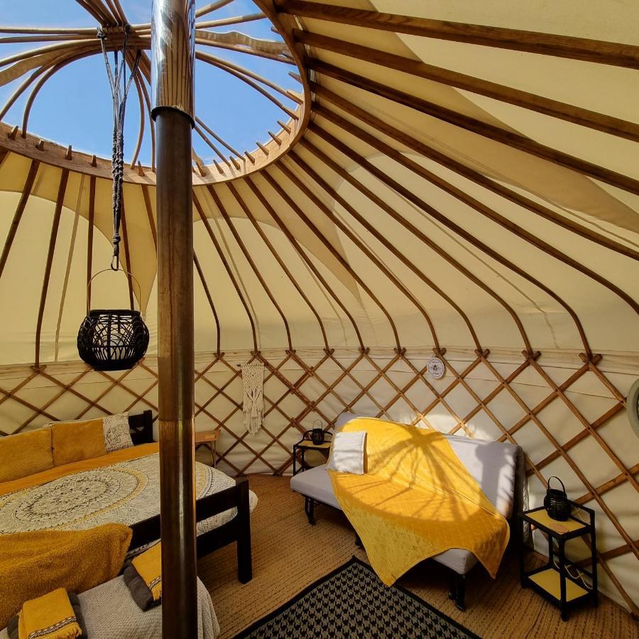 Bronfelen Yurt Hotel Cynghordy Eksteriør billede