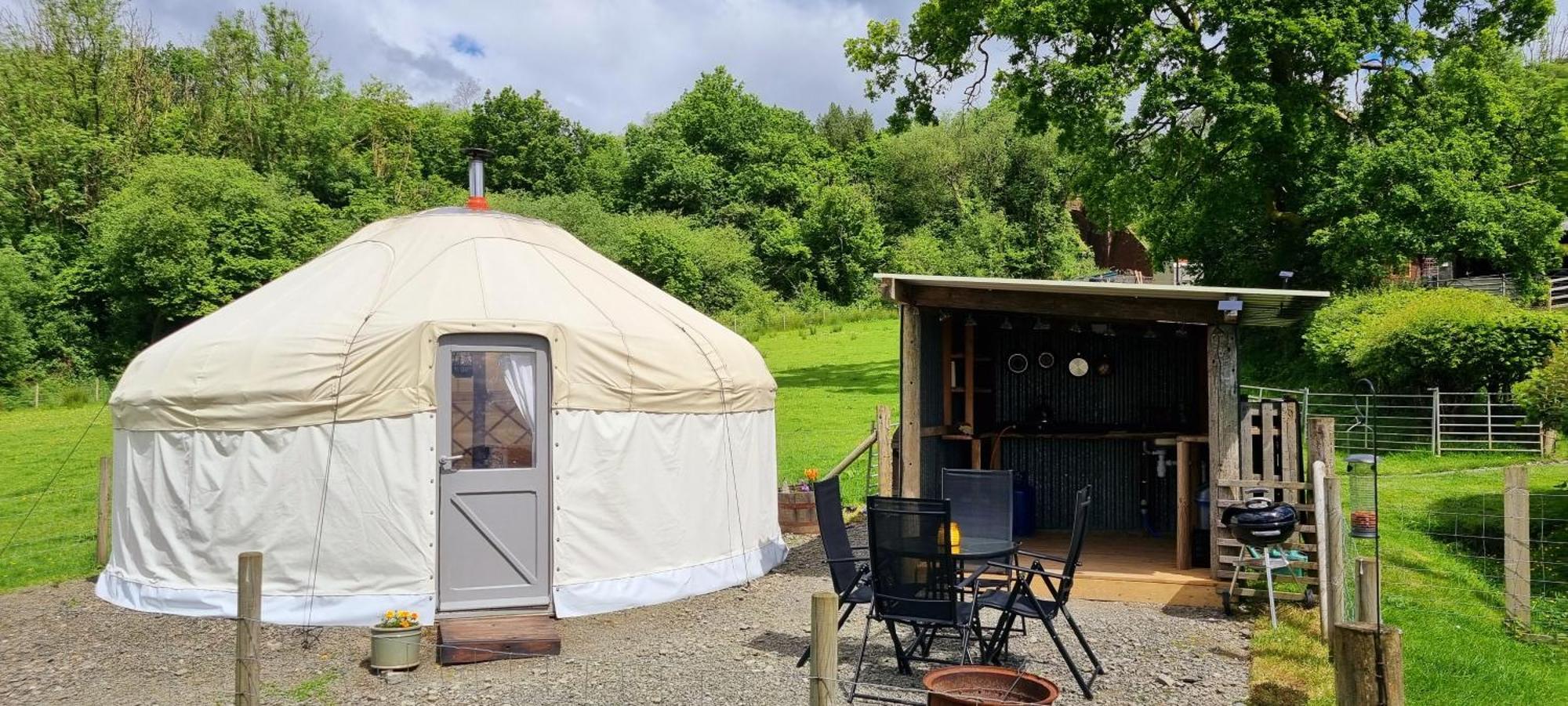 Bronfelen Yurt Hotel Cynghordy Eksteriør billede